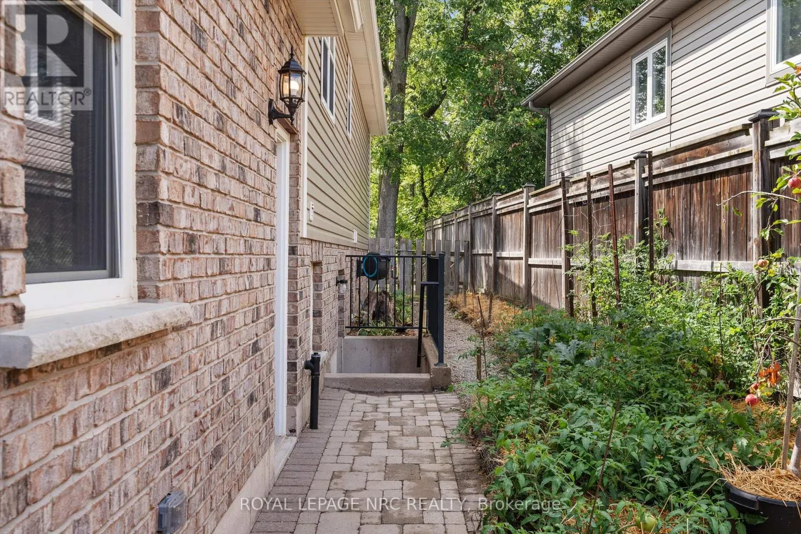 3552 CAMPDEN ROAD