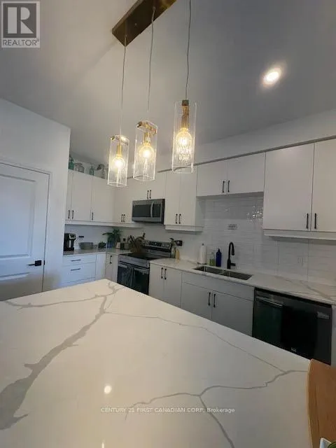 125 - 3900 SAVOY STREET, #125