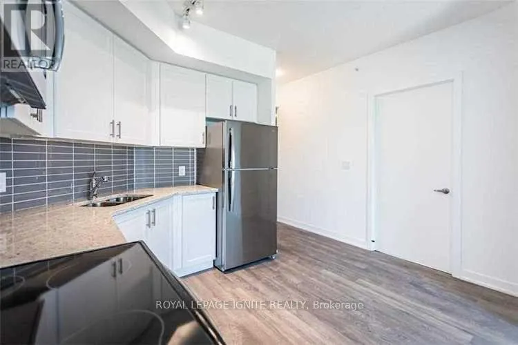 417 - 550 NORTH SERVICE ROAD