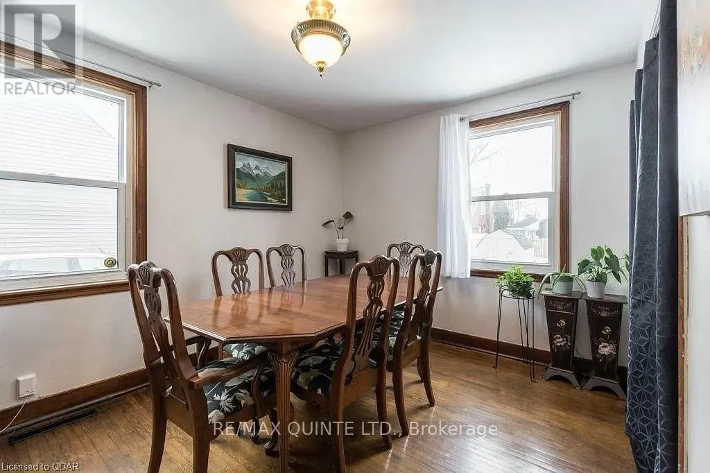 17 WELLINGTON CRESCENT
