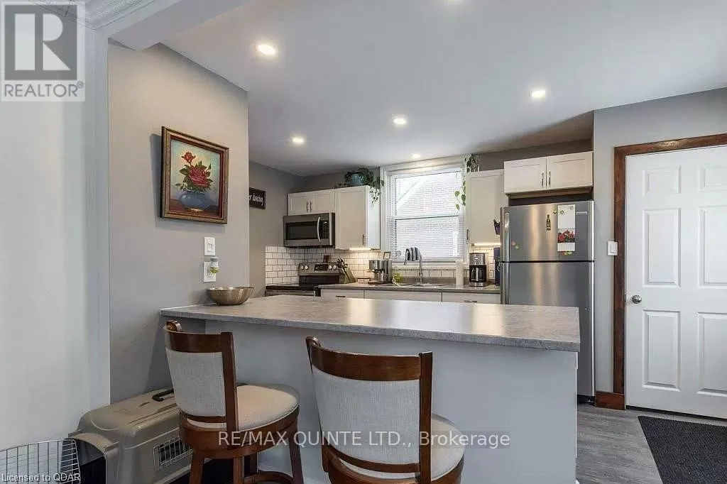 17 WELLINGTON CRESCENT