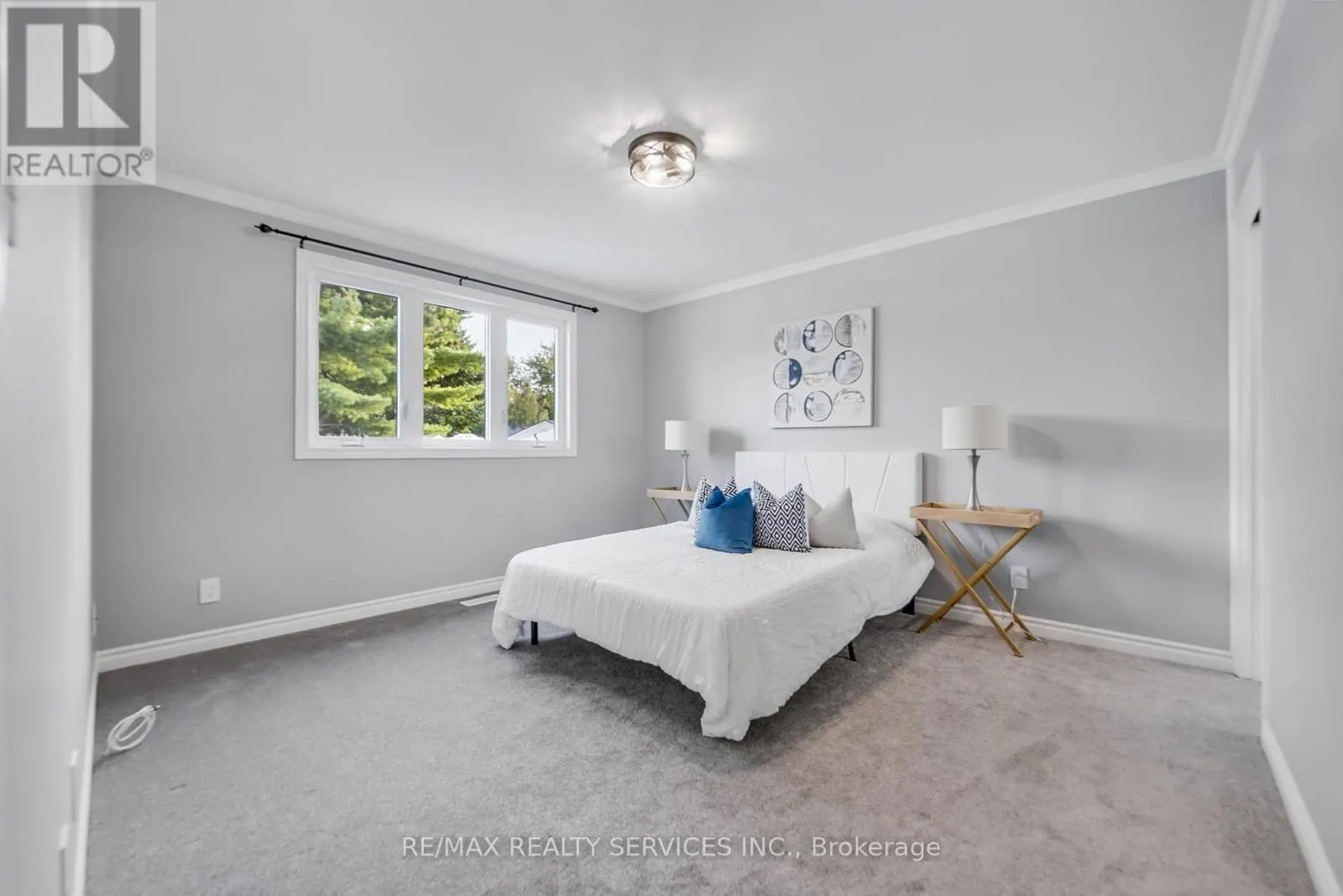 67 WESTBURY CRESCENT
