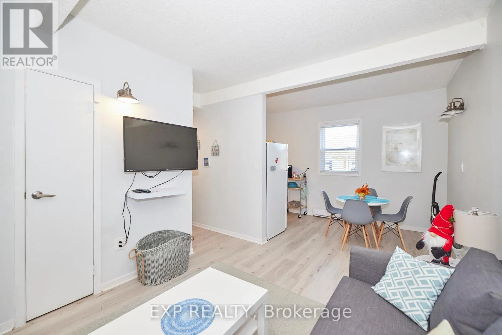 2 - 4675 QUEEN STREET, #2