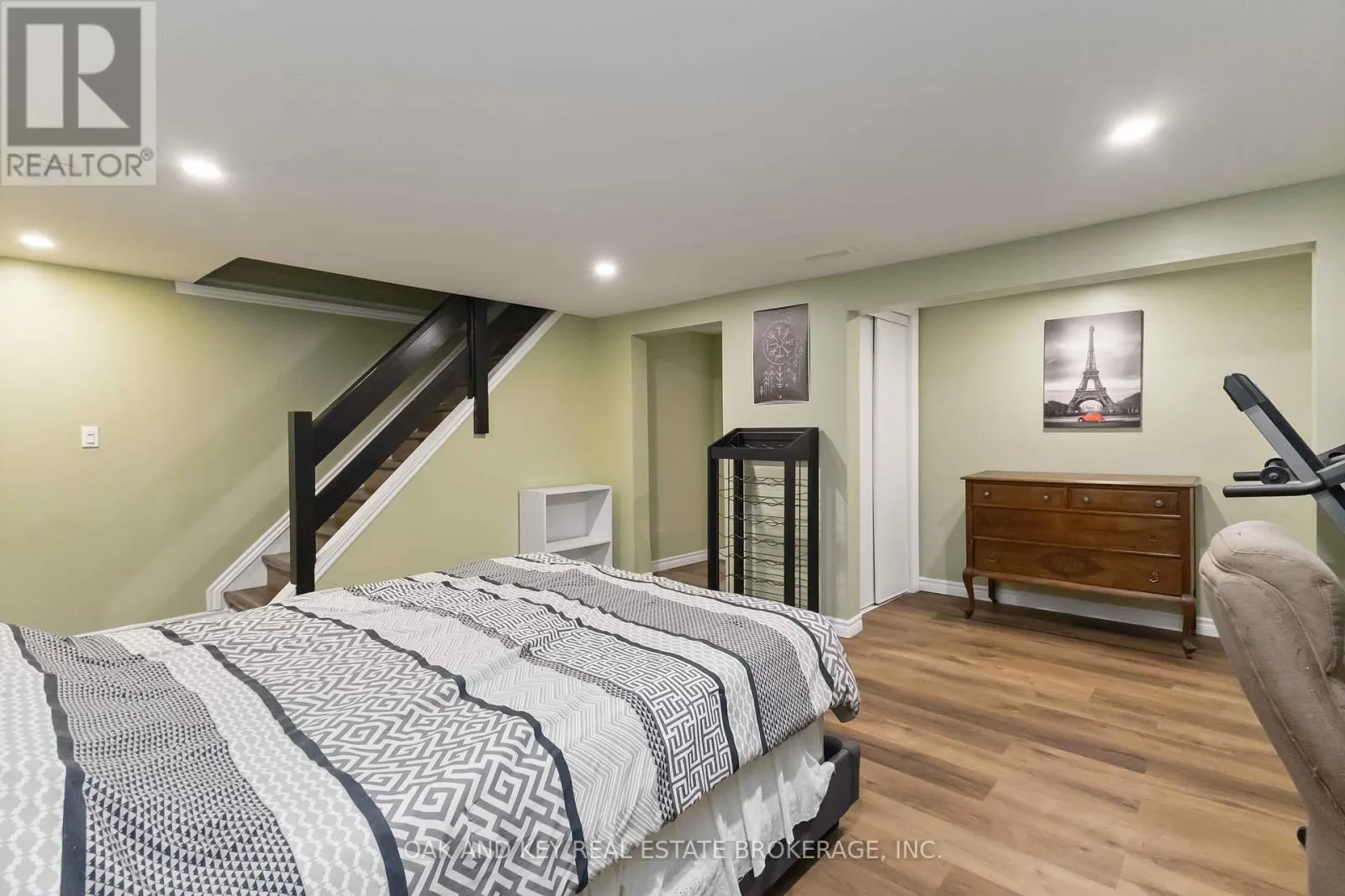 262 ADMIRAL DRIVE