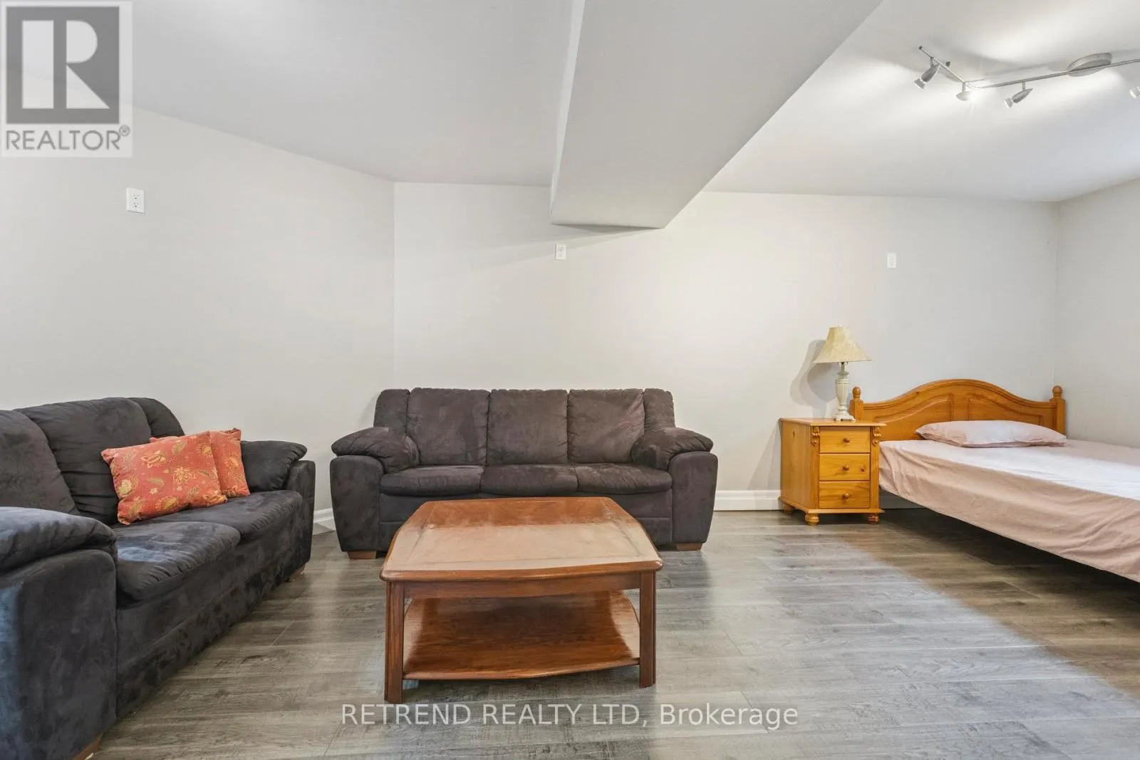 134 QUEEN CHARLOTTE CRESCENT