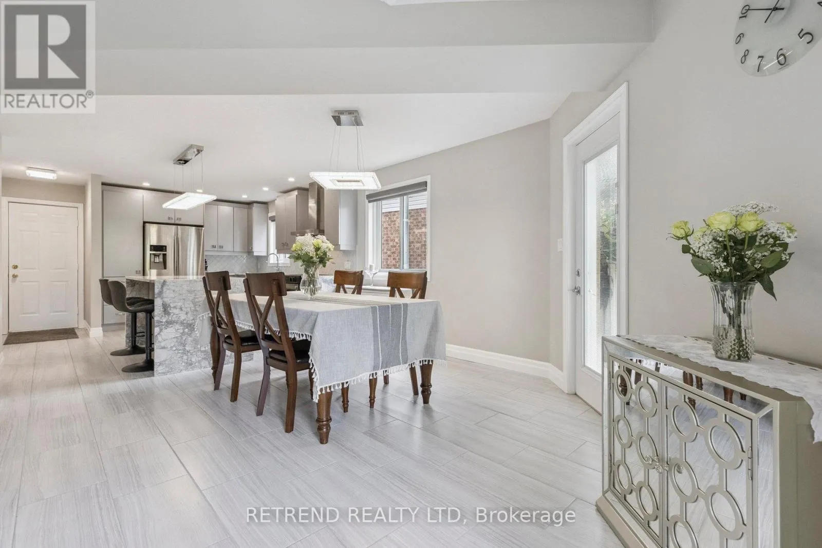 134 QUEEN CHARLOTTE CRESCENT