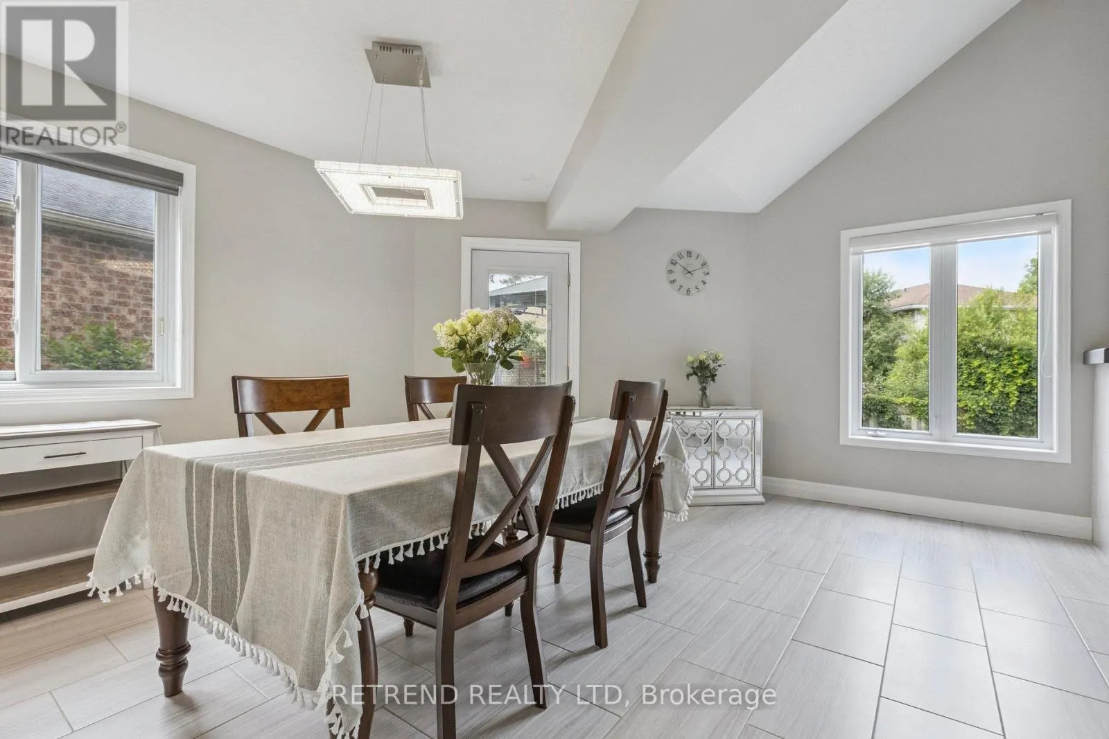 134 QUEEN CHARLOTTE CRESCENT