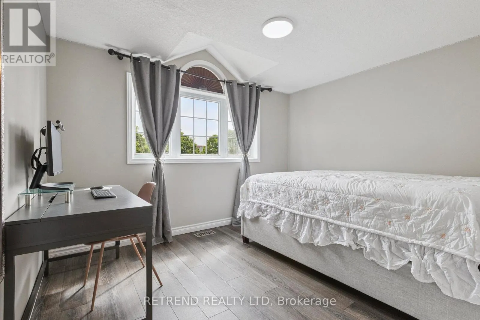 134 QUEEN CHARLOTTE CRESCENT