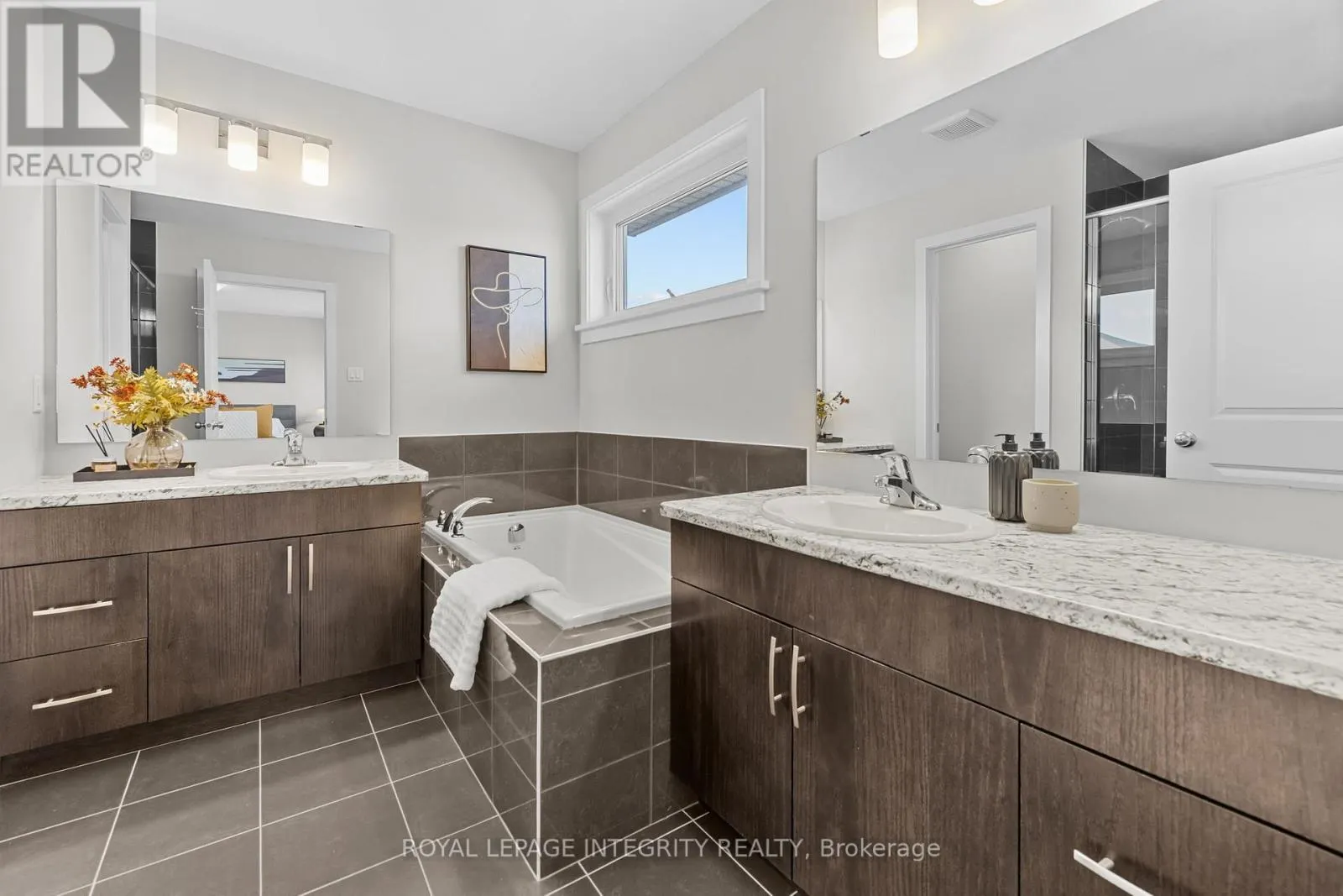 893 SENDERO WAY