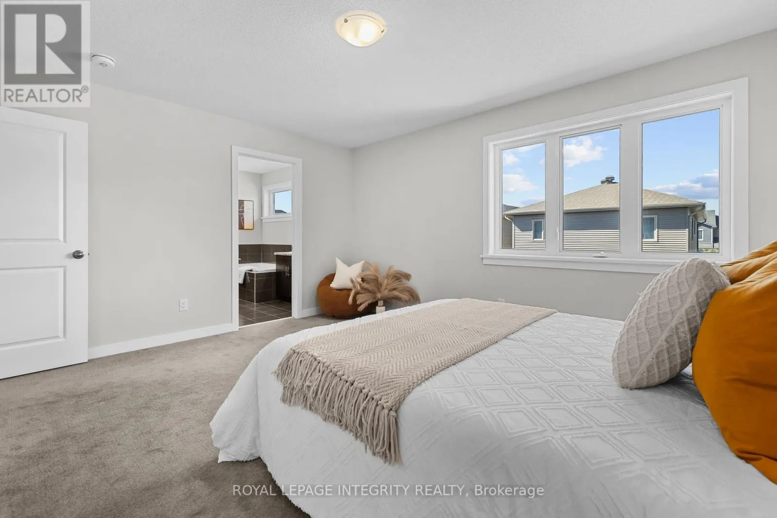 893 SENDERO WAY