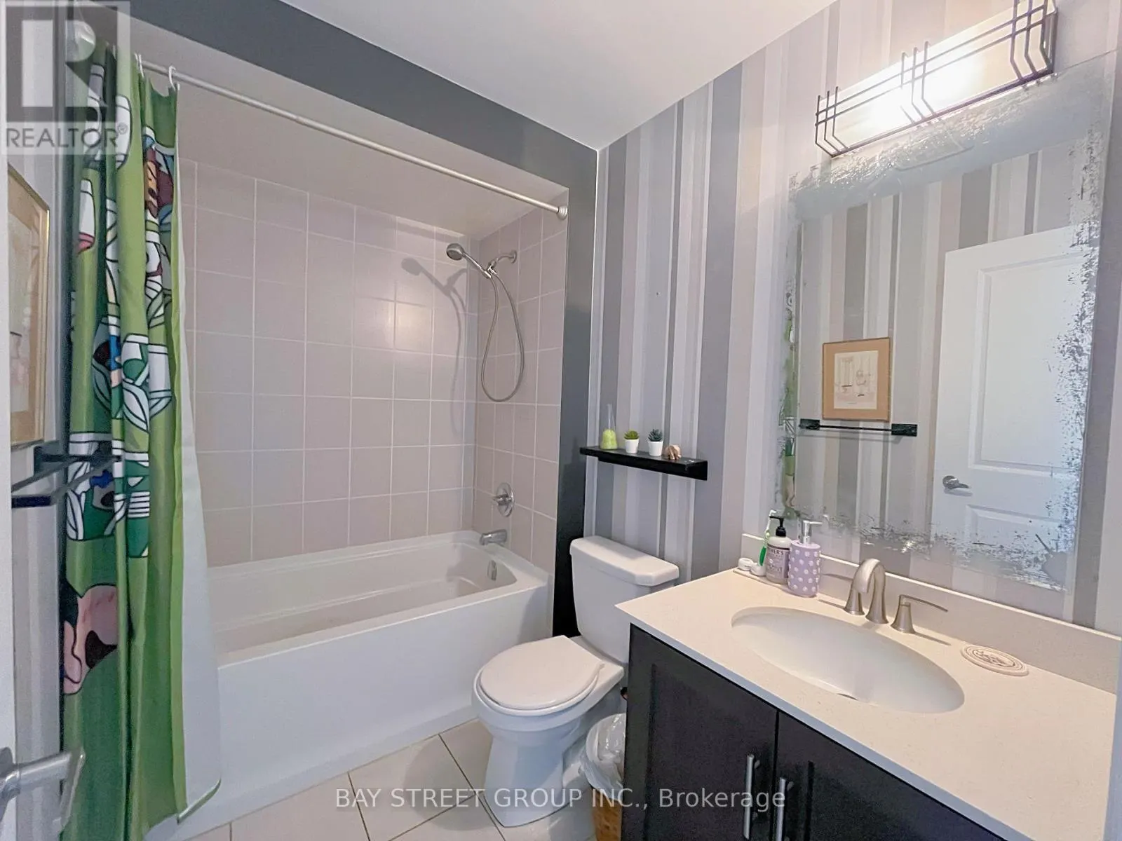 UPPER - 51 DOMINION CRESCENT, #Upper