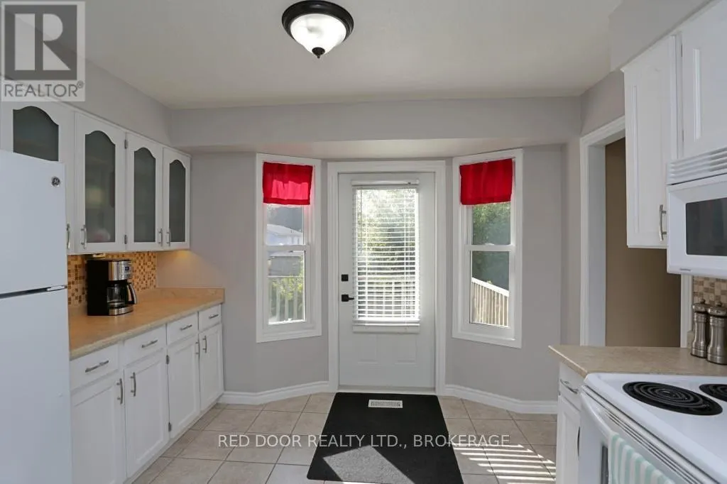 41 LUTON CRESCENT