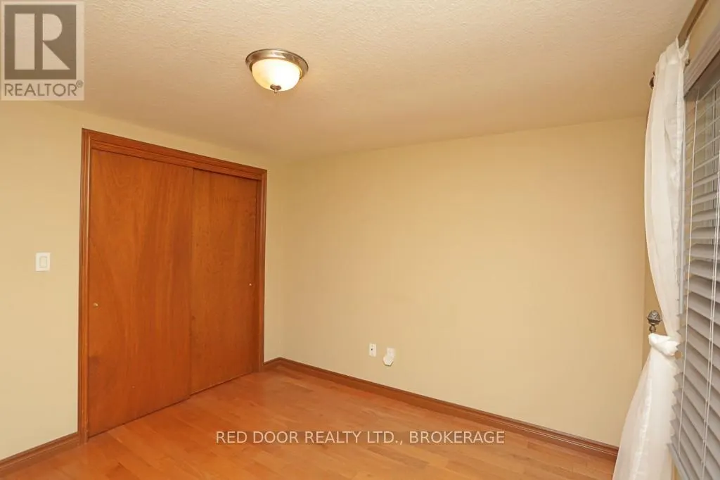 41 LUTON CRESCENT