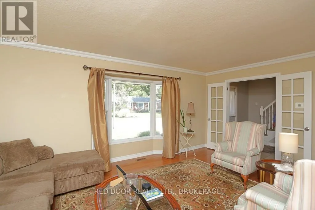 41 LUTON CRESCENT