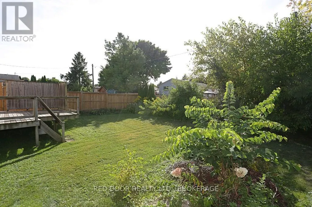 41 LUTON CRESCENT