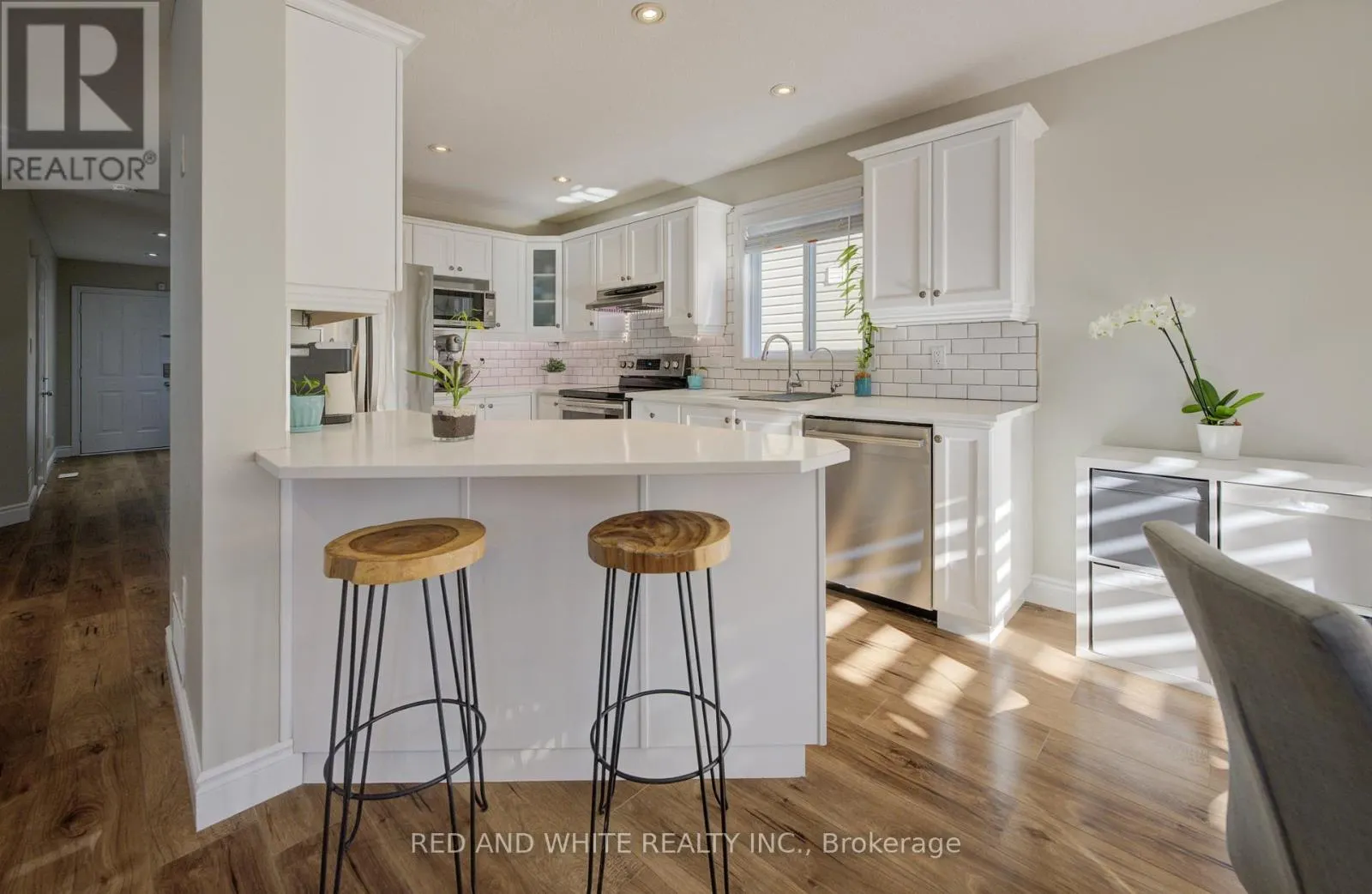 353 SAUVE CRESCENT