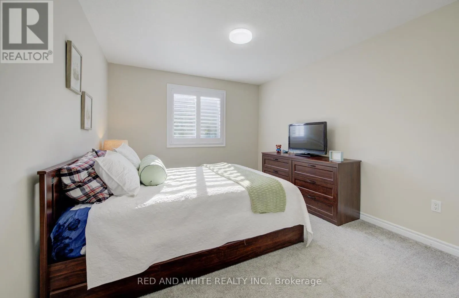 353 SAUVE CRESCENT