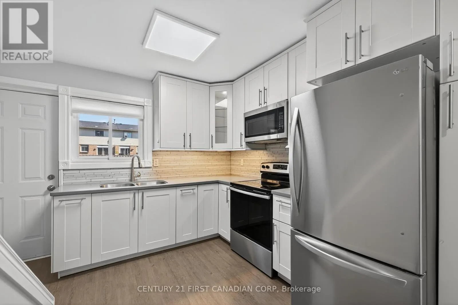 102 - 1090 KIPPS LANE, #102