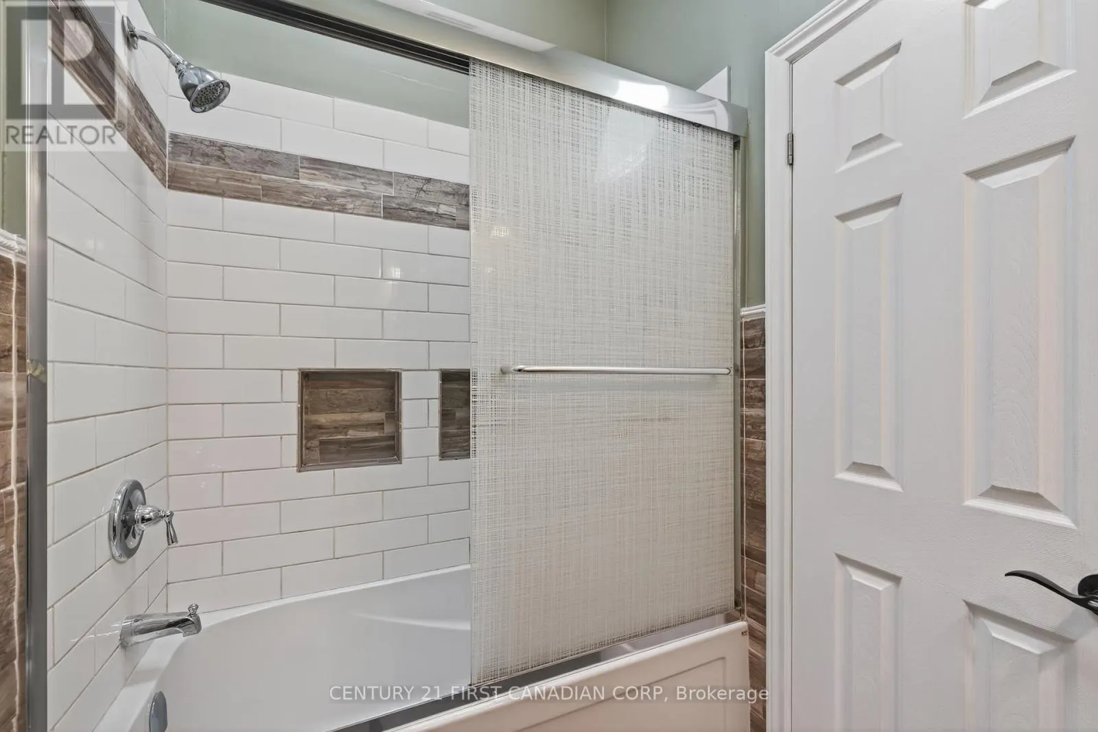 102 - 1090 KIPPS LANE, #102