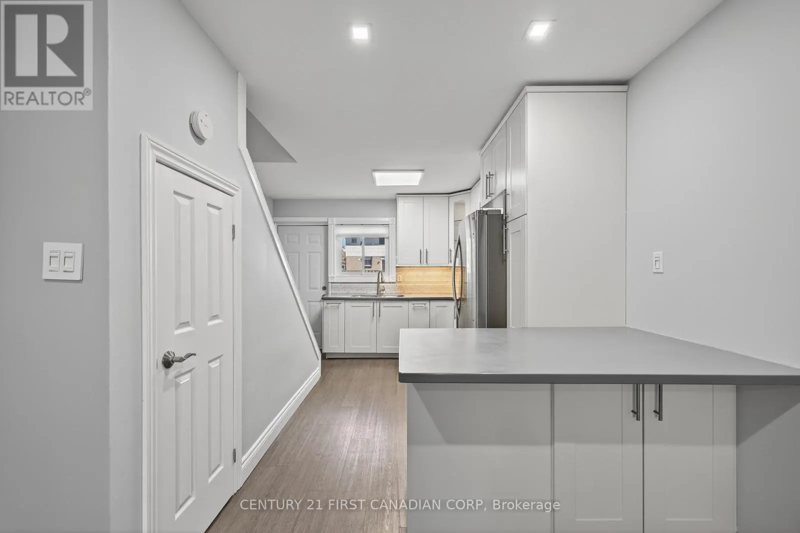 102 - 1090 KIPPS LANE, #102