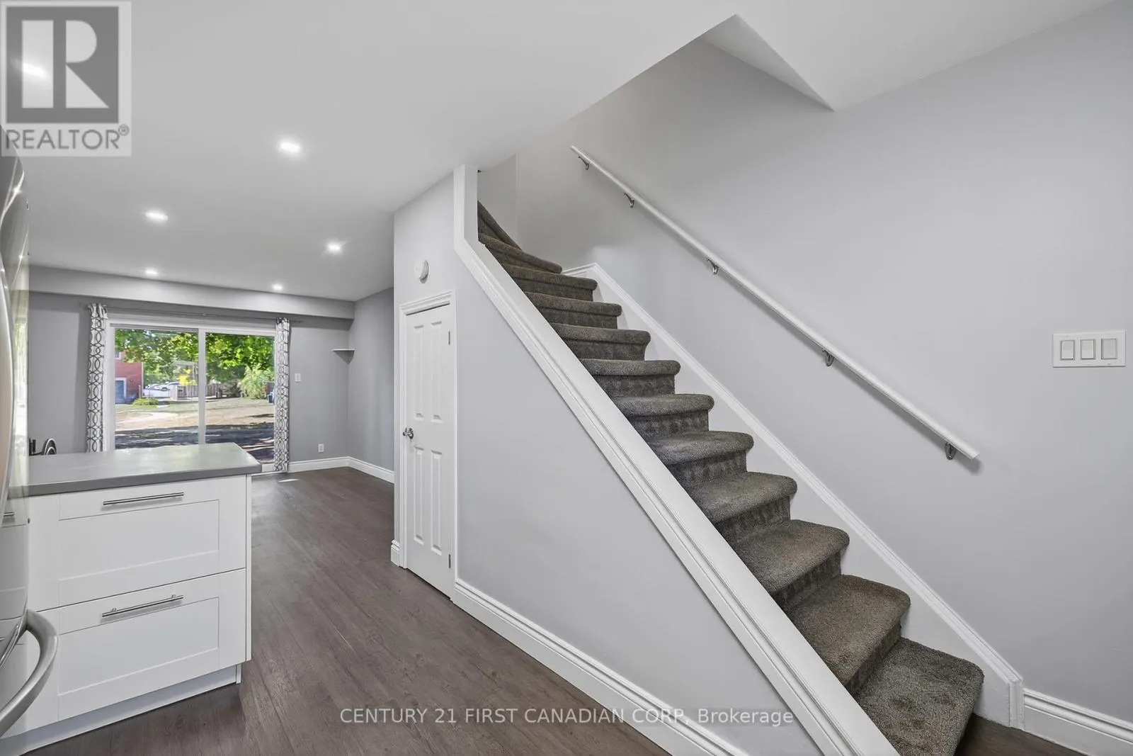 102 - 1090 KIPPS LANE, #102