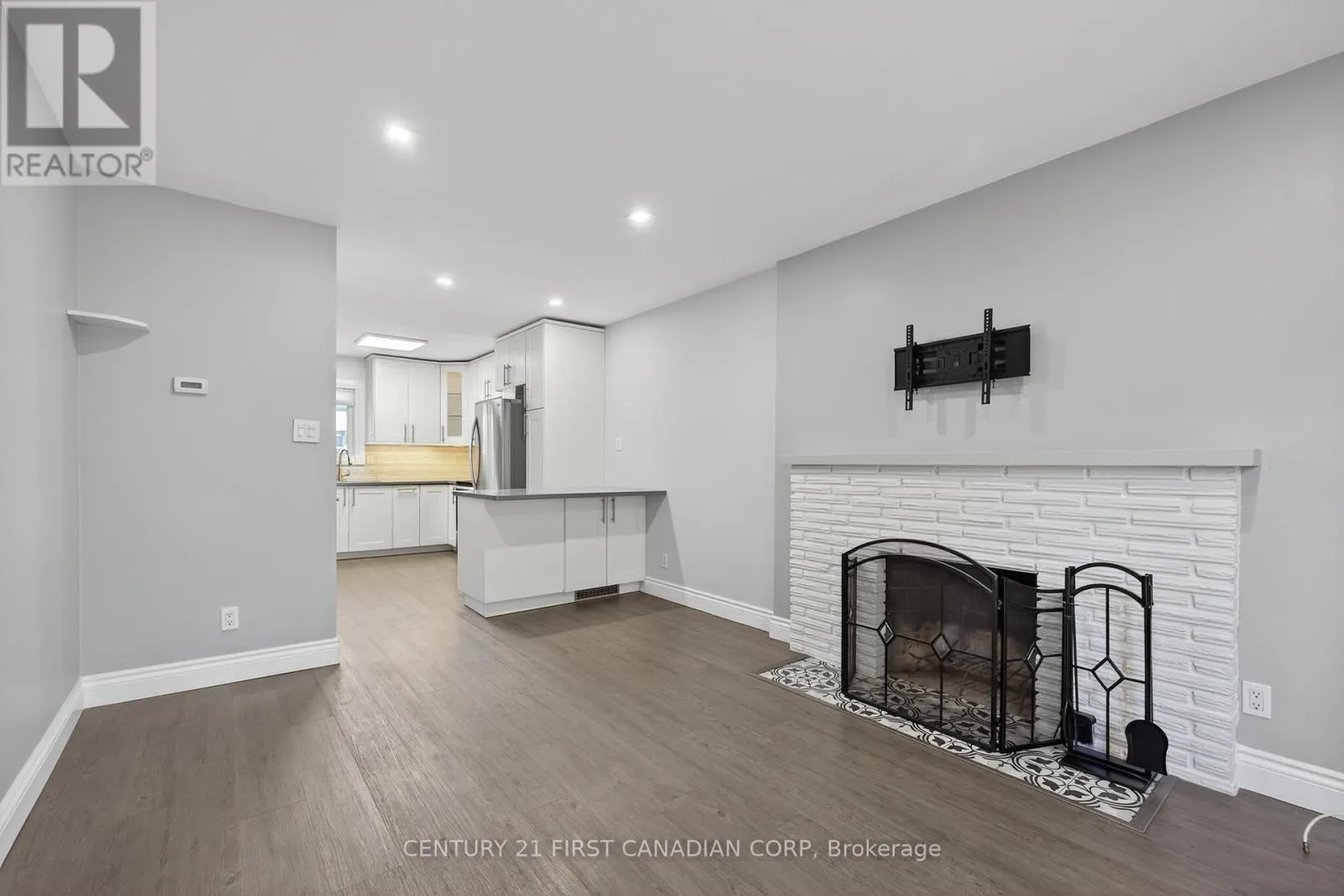 102 - 1090 KIPPS LANE, #102