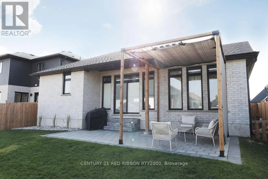 11 BRISCOE CRESCENT