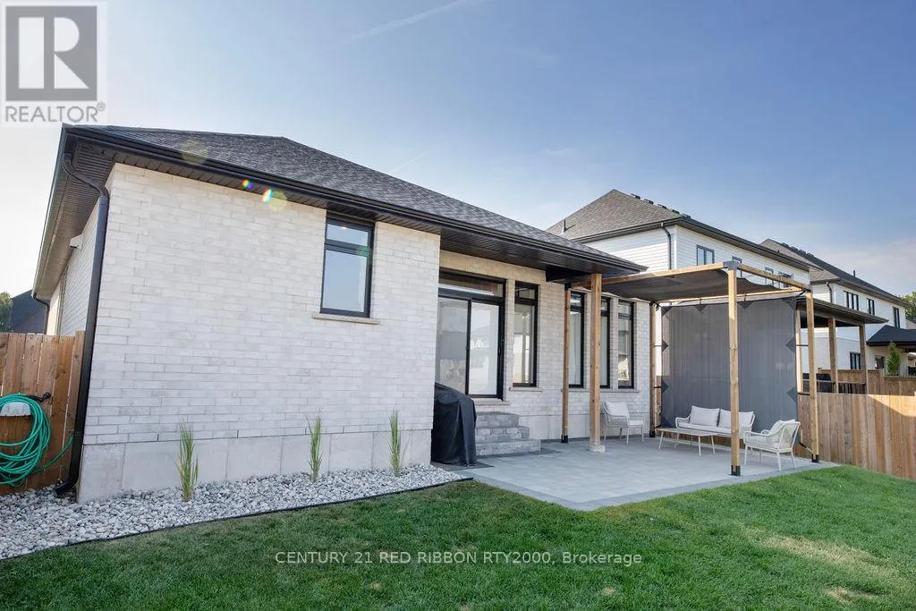 11 BRISCOE CRESCENT