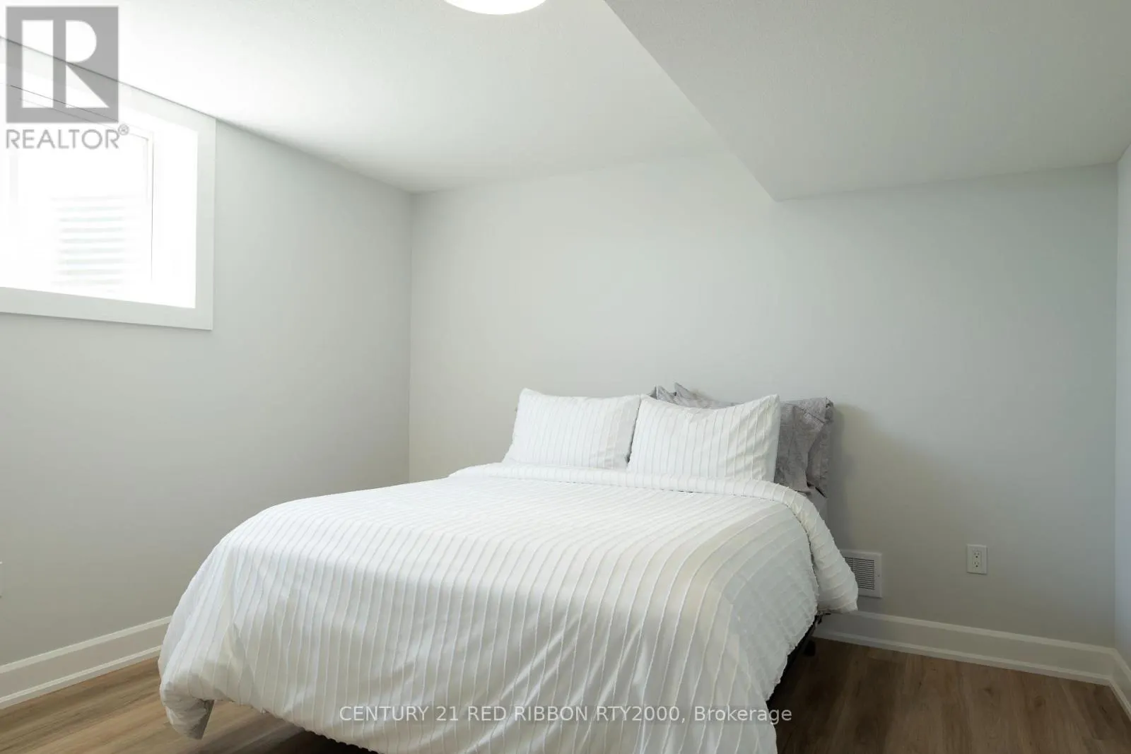 11 BRISCOE CRESCENT