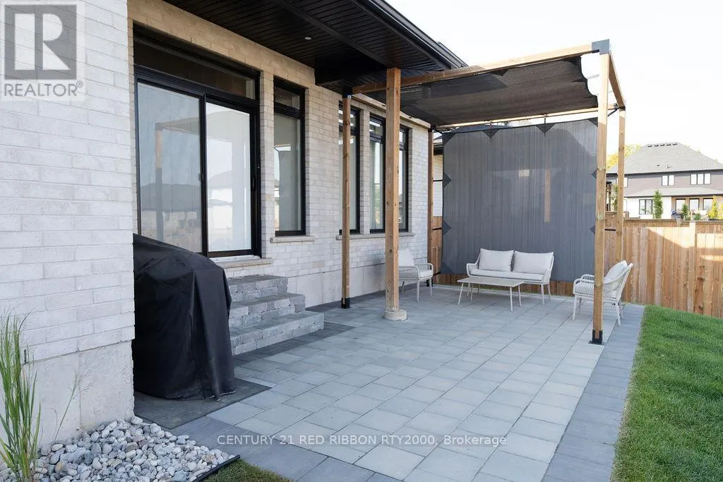 11 BRISCOE CRESCENT