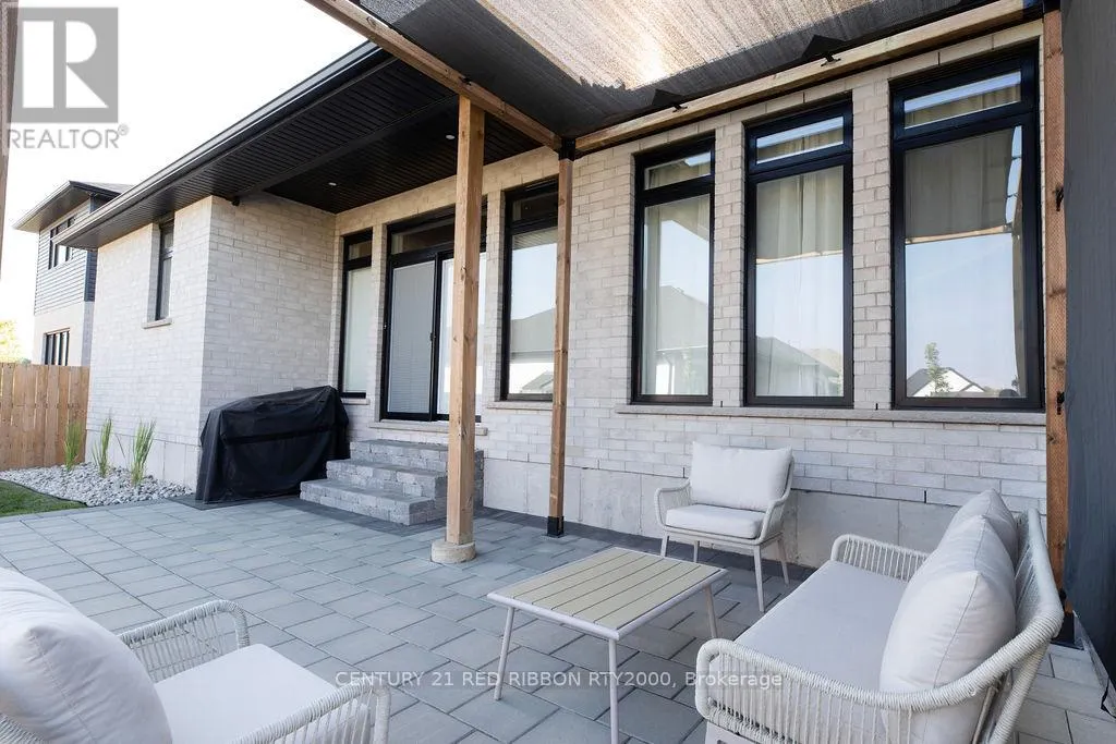11 BRISCOE CRESCENT