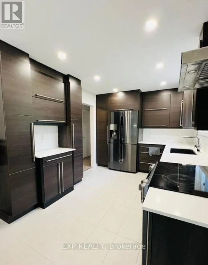 213 NORTHLAKE DRIVE