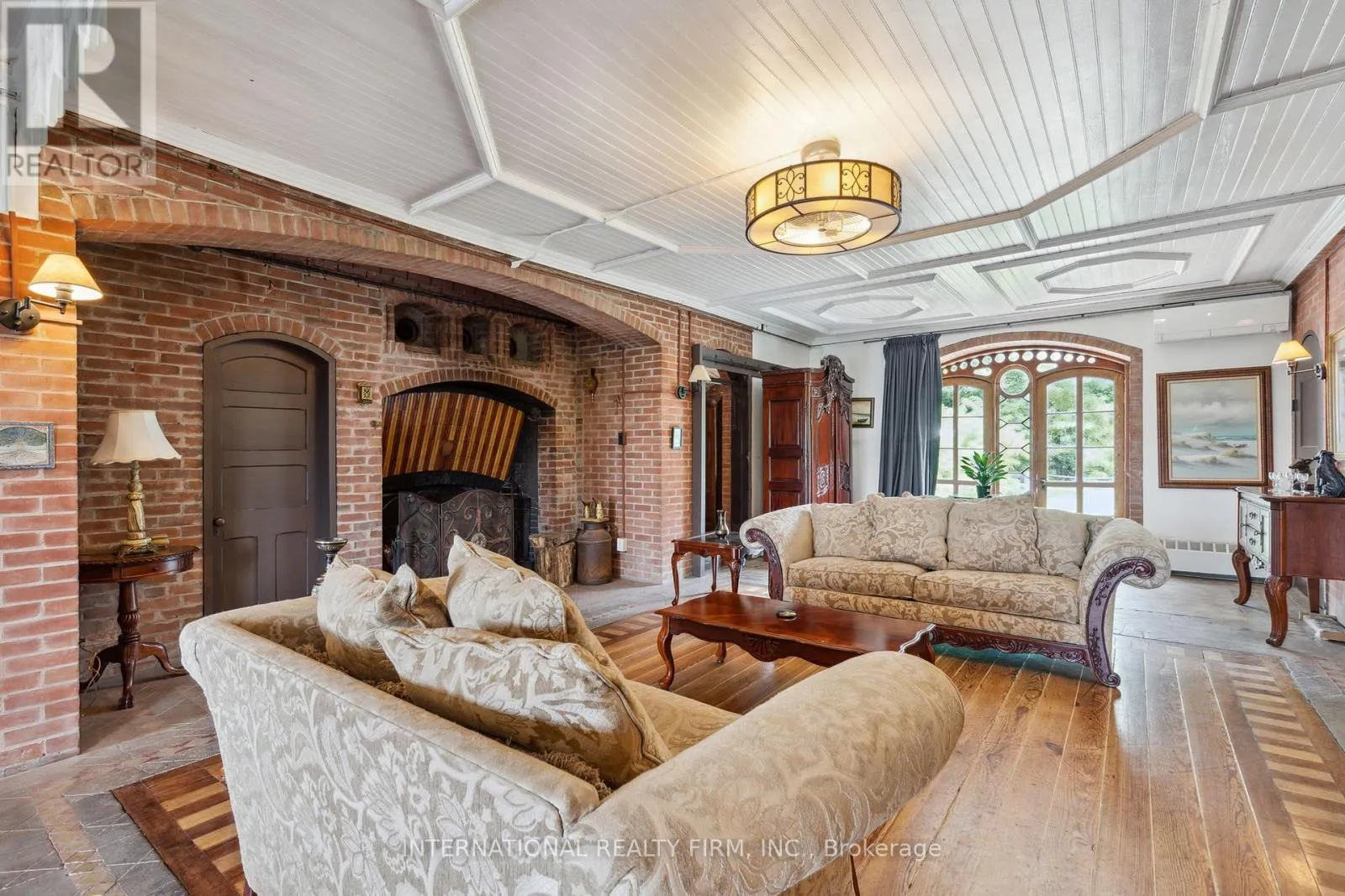 255 DELACOURT ROAD