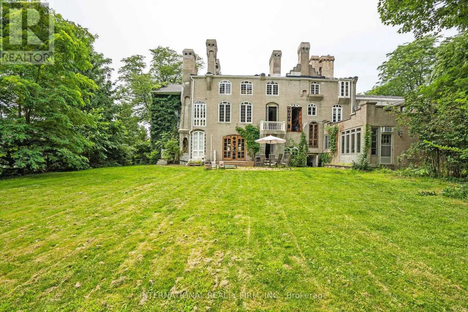 255 DELACOURT ROAD