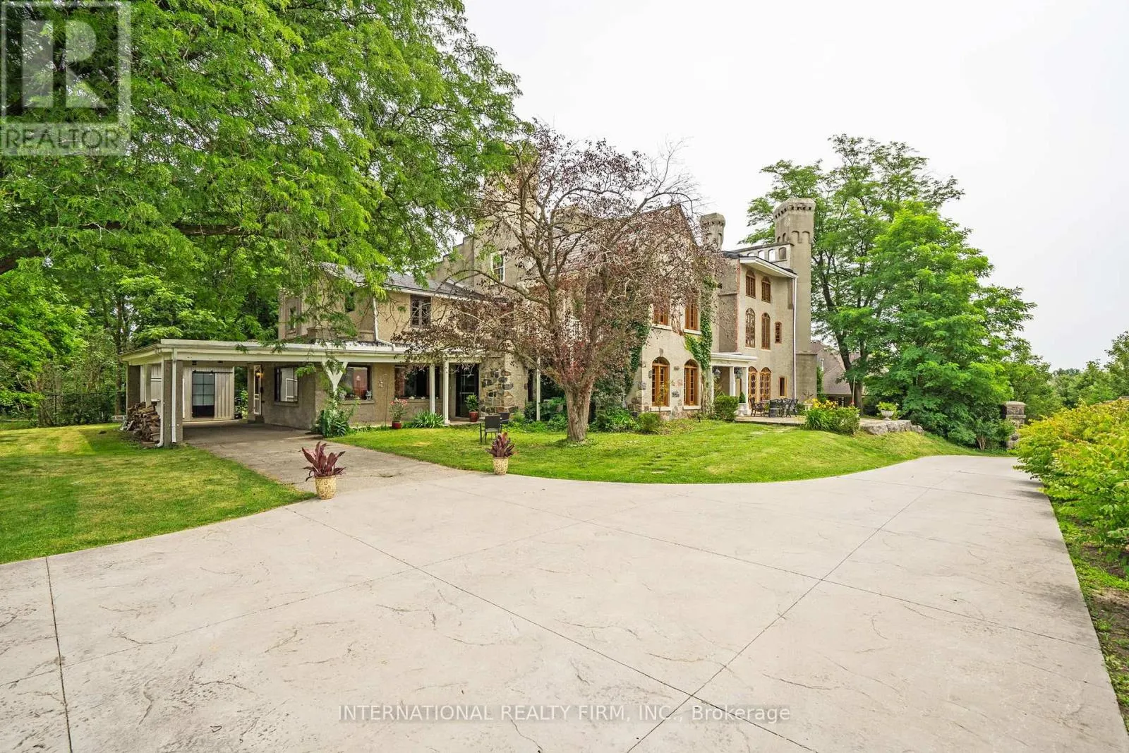 255 DELACOURT ROAD