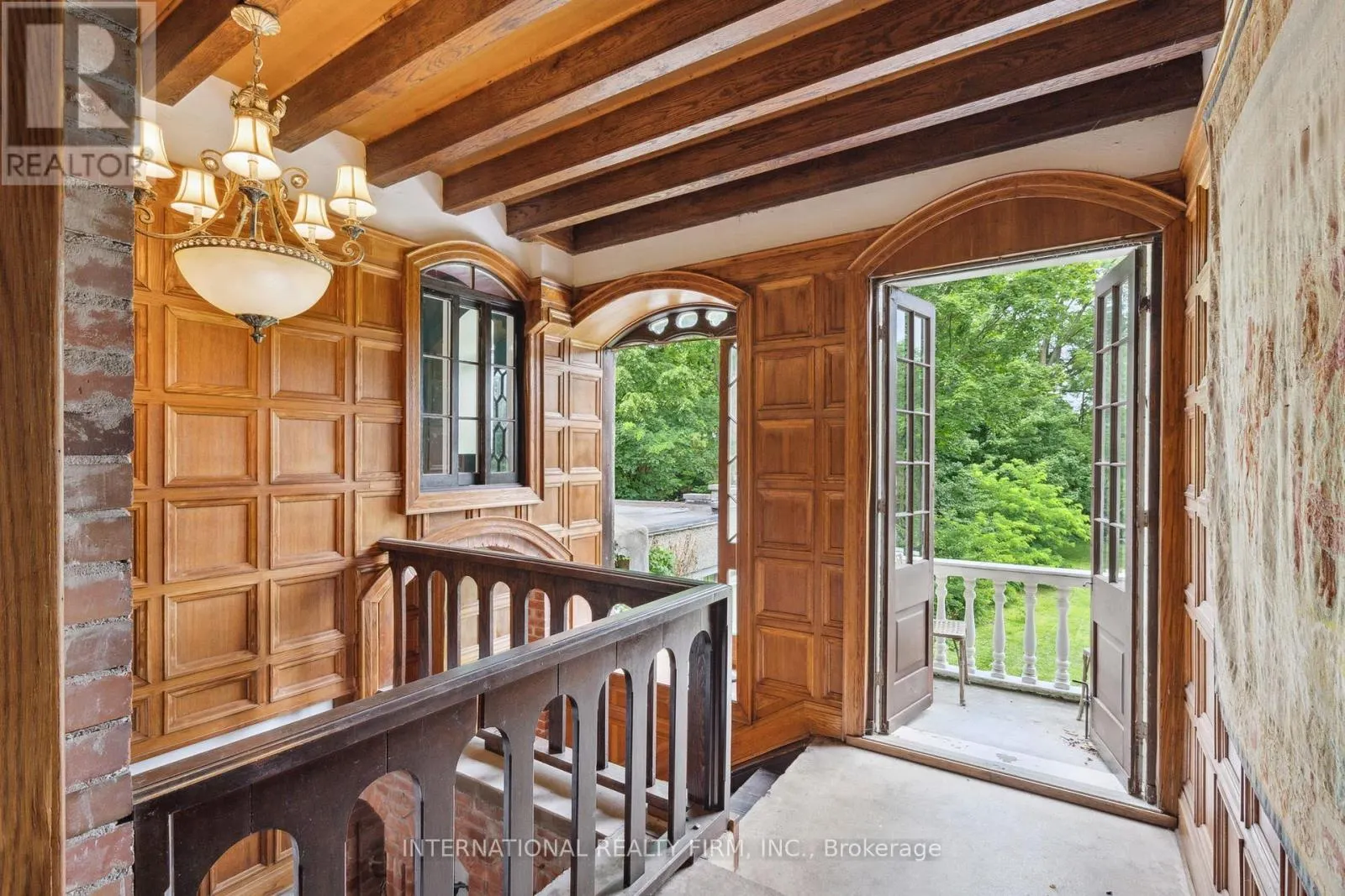 255 DELACOURT ROAD