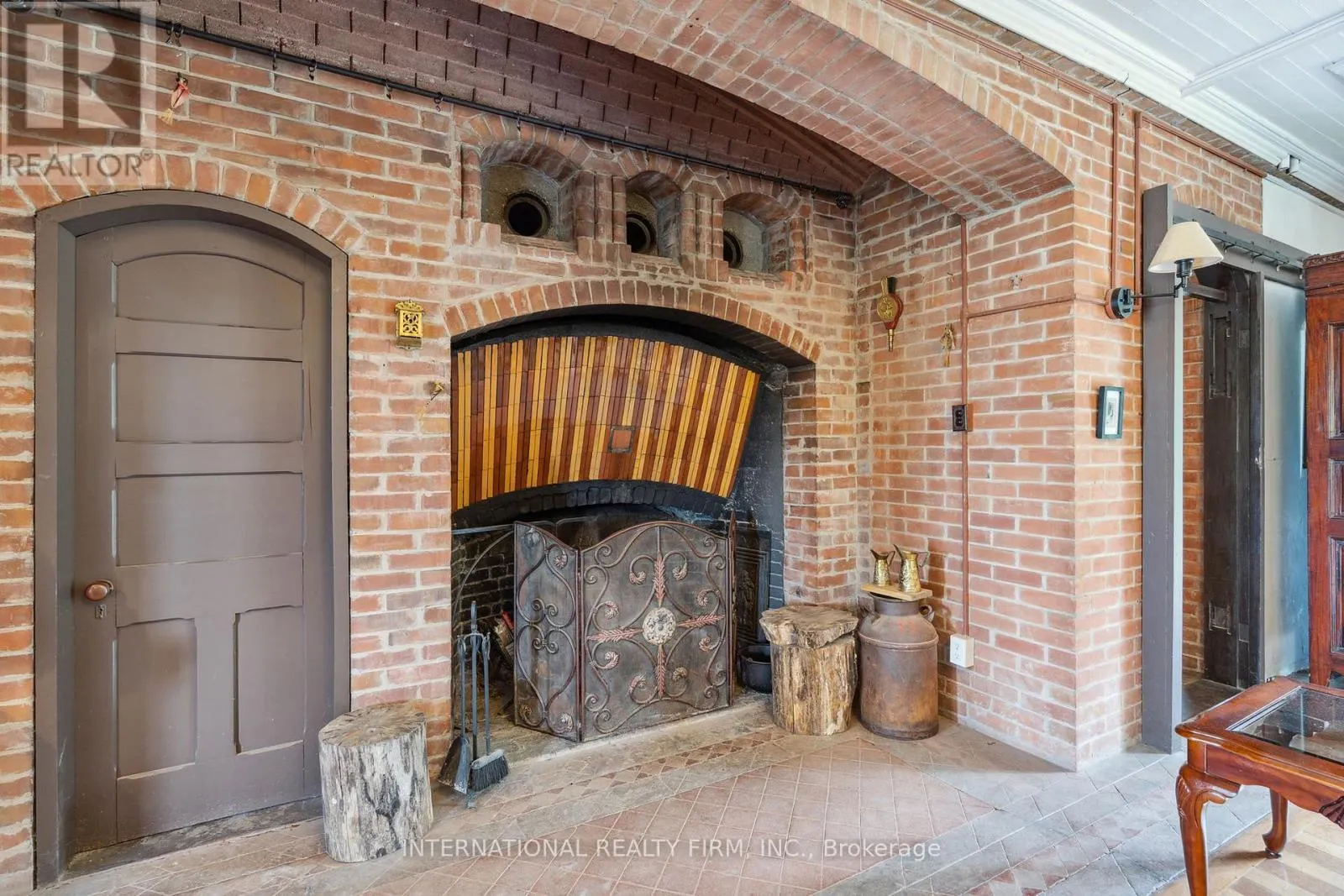255 DELACOURT ROAD