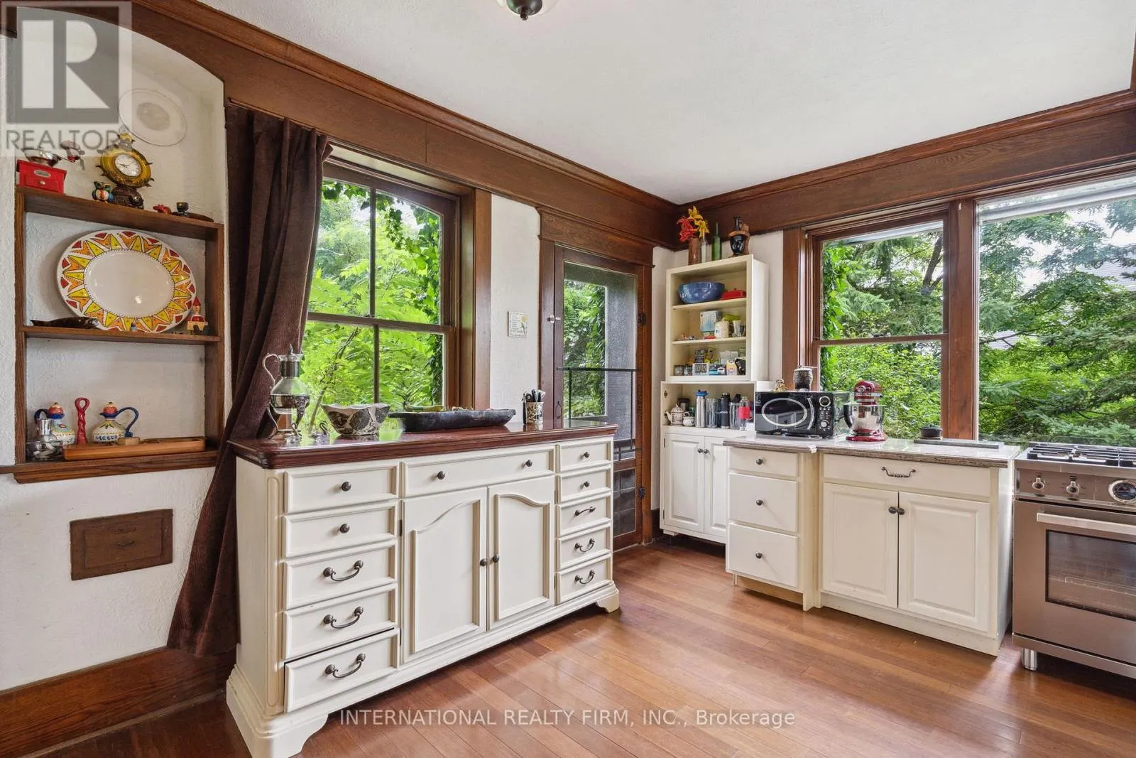 255 DELACOURT ROAD