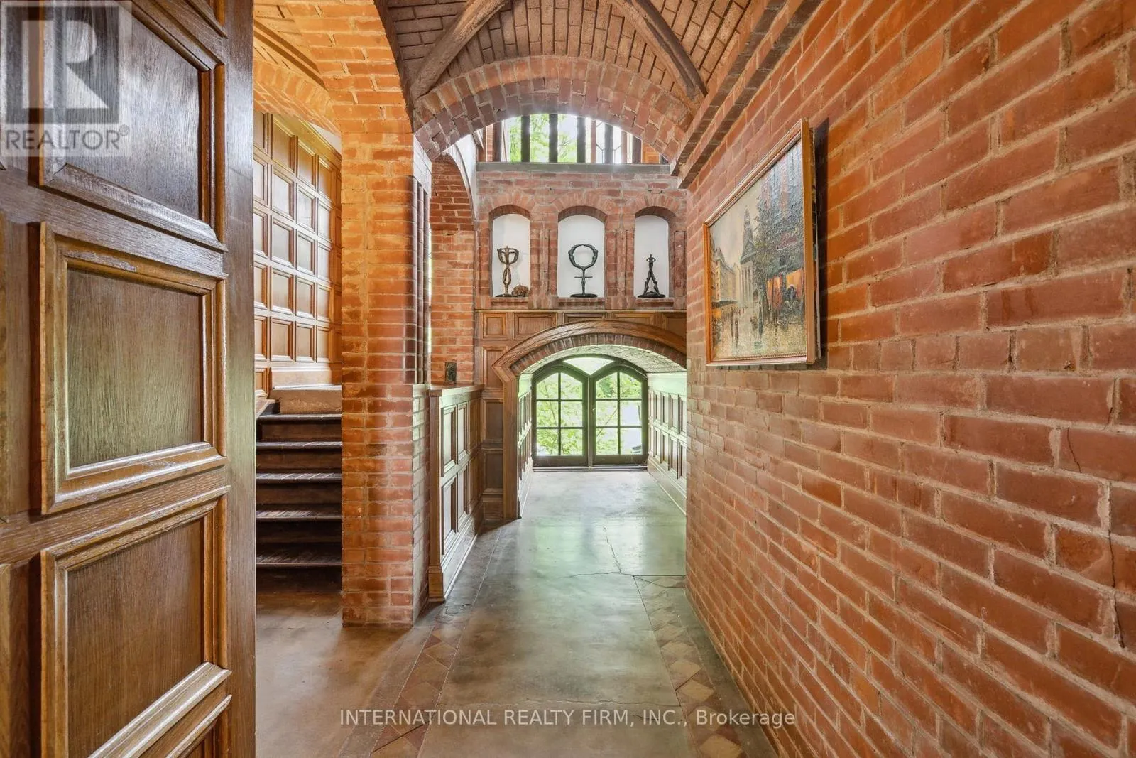 255 DELACOURT ROAD