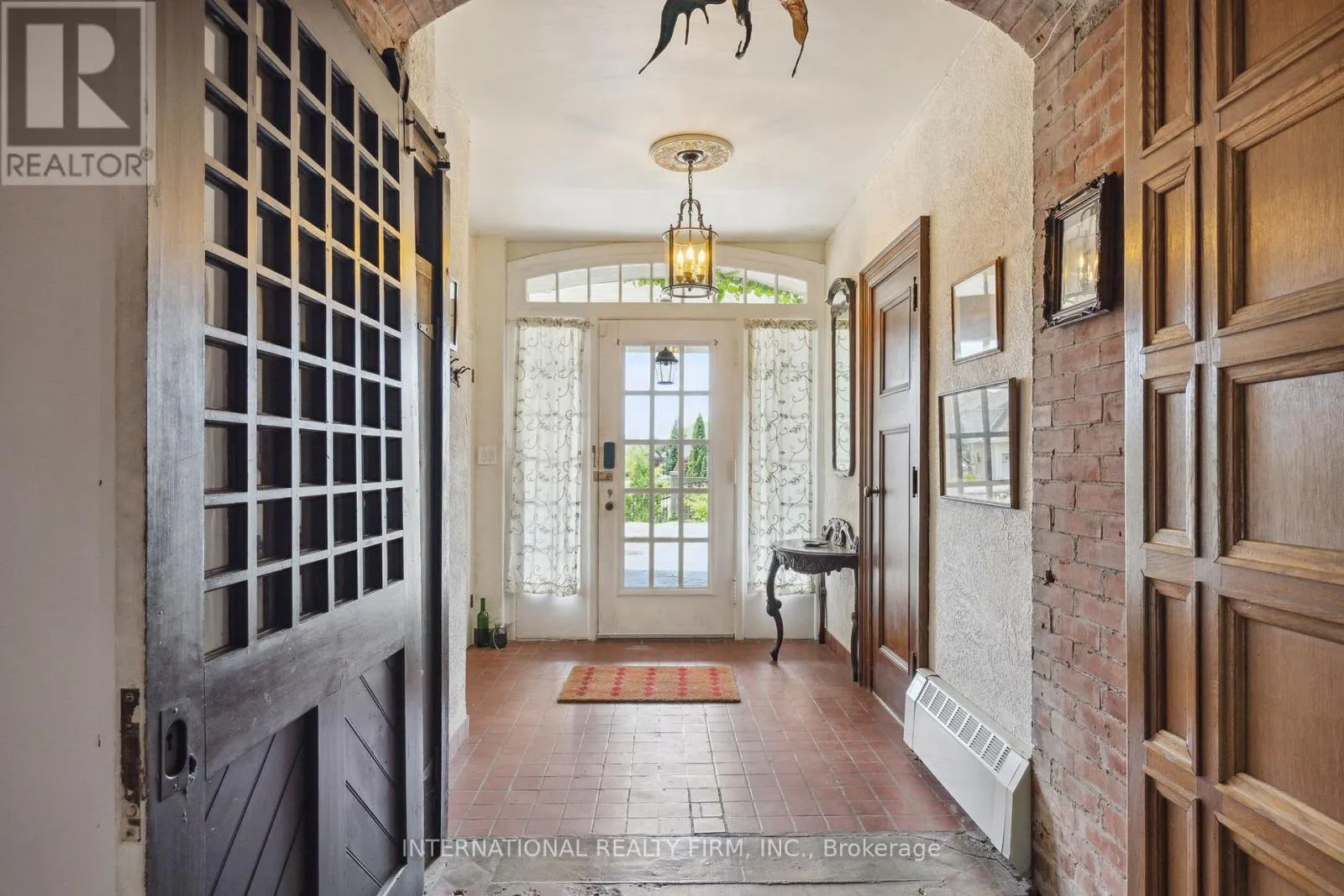 255 DELACOURT ROAD
