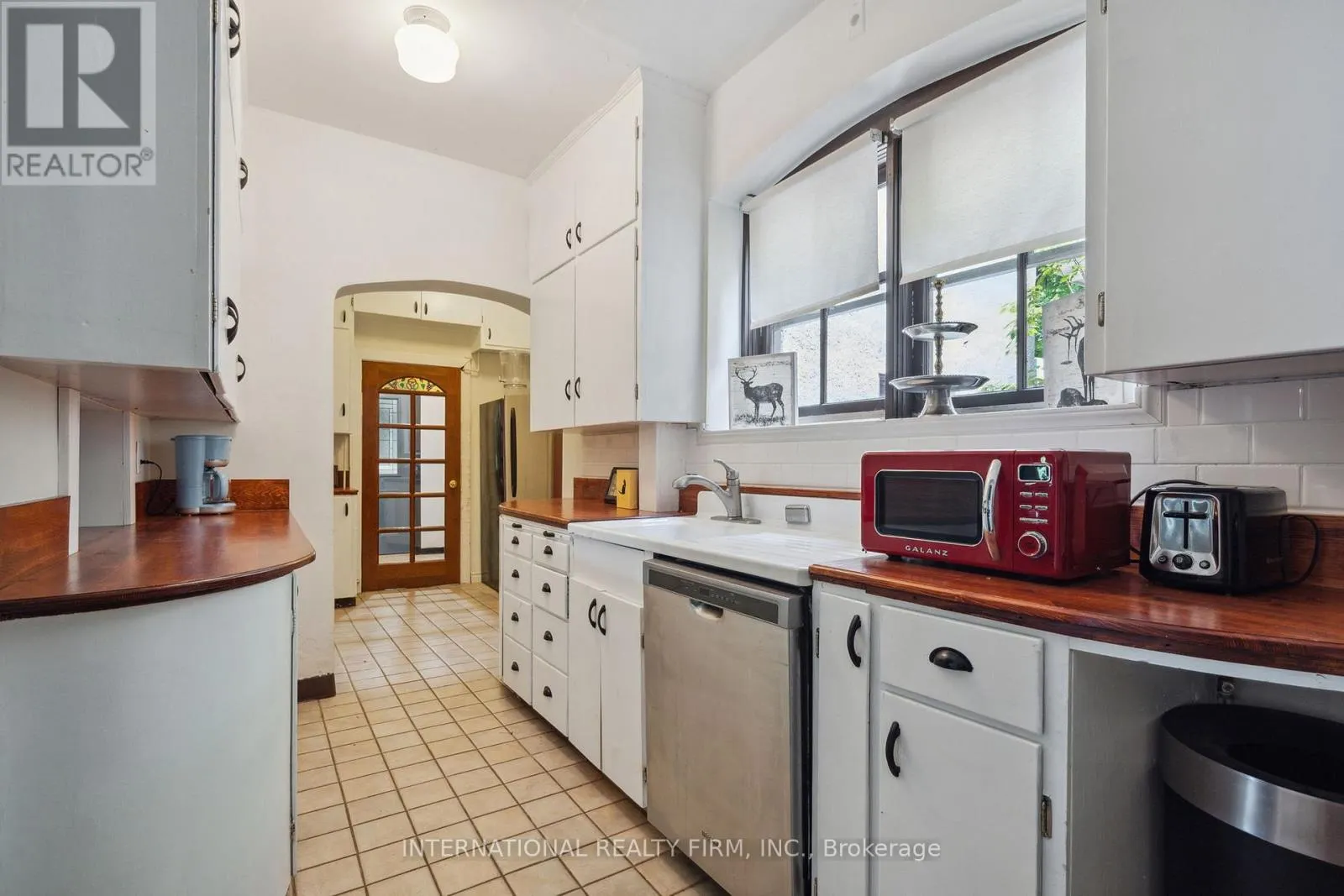 255 DELACOURT ROAD