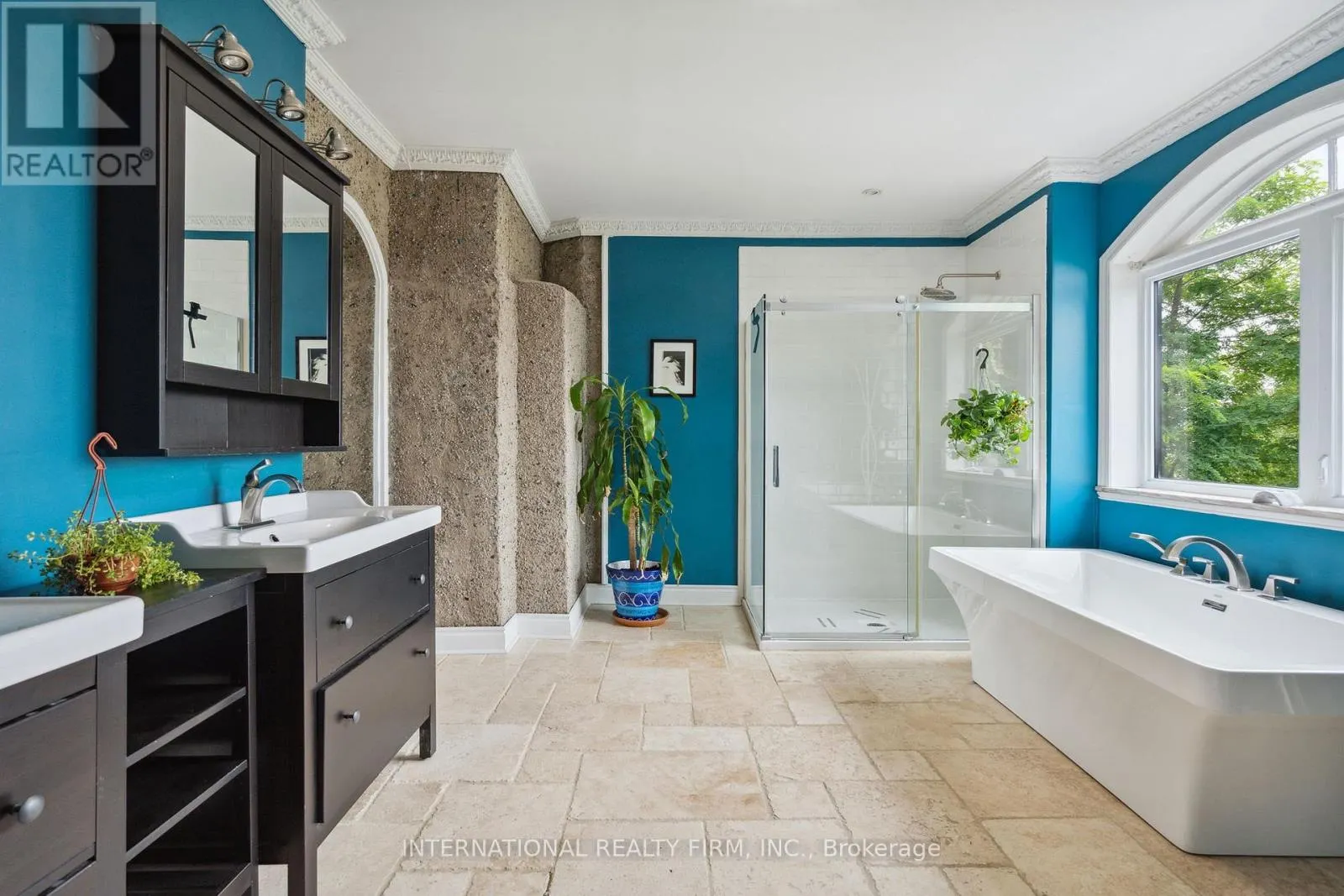 255 DELACOURT ROAD