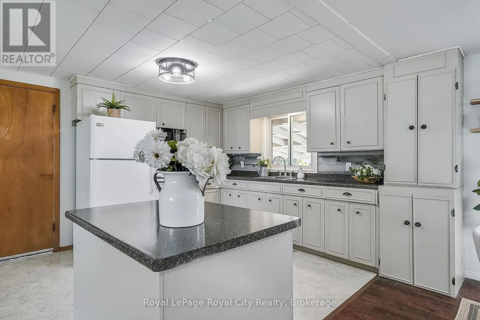 595 MAIN STREET E