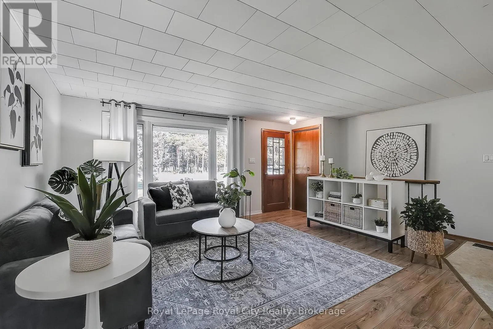 595 MAIN STREET E