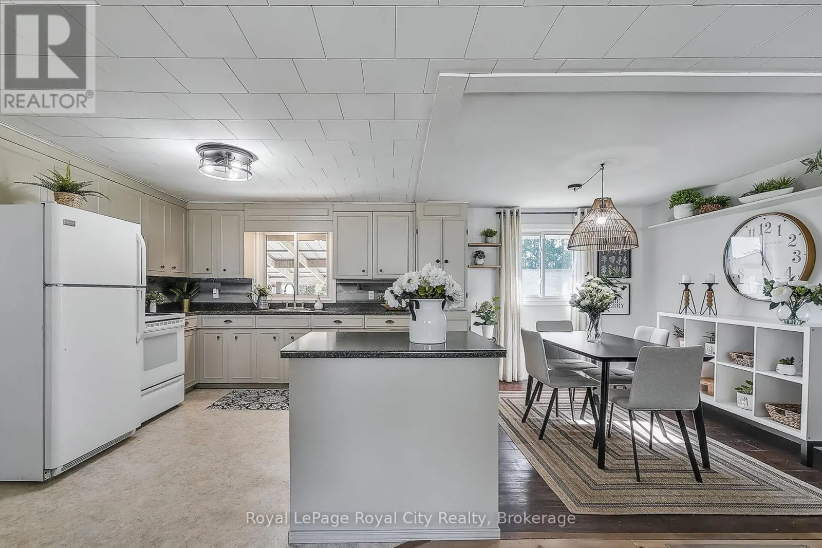 595 MAIN STREET E