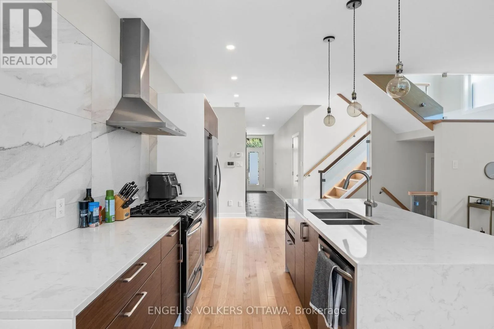 1212 PRINCE OF WALES DRIVE