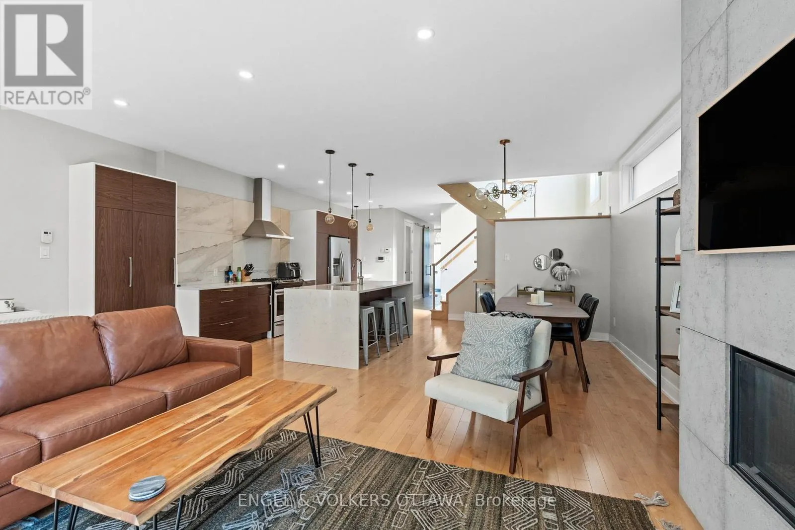 1212 PRINCE OF WALES DRIVE
