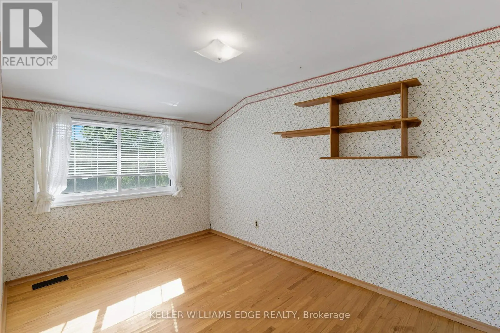 33 GOLDFINCH ROAD