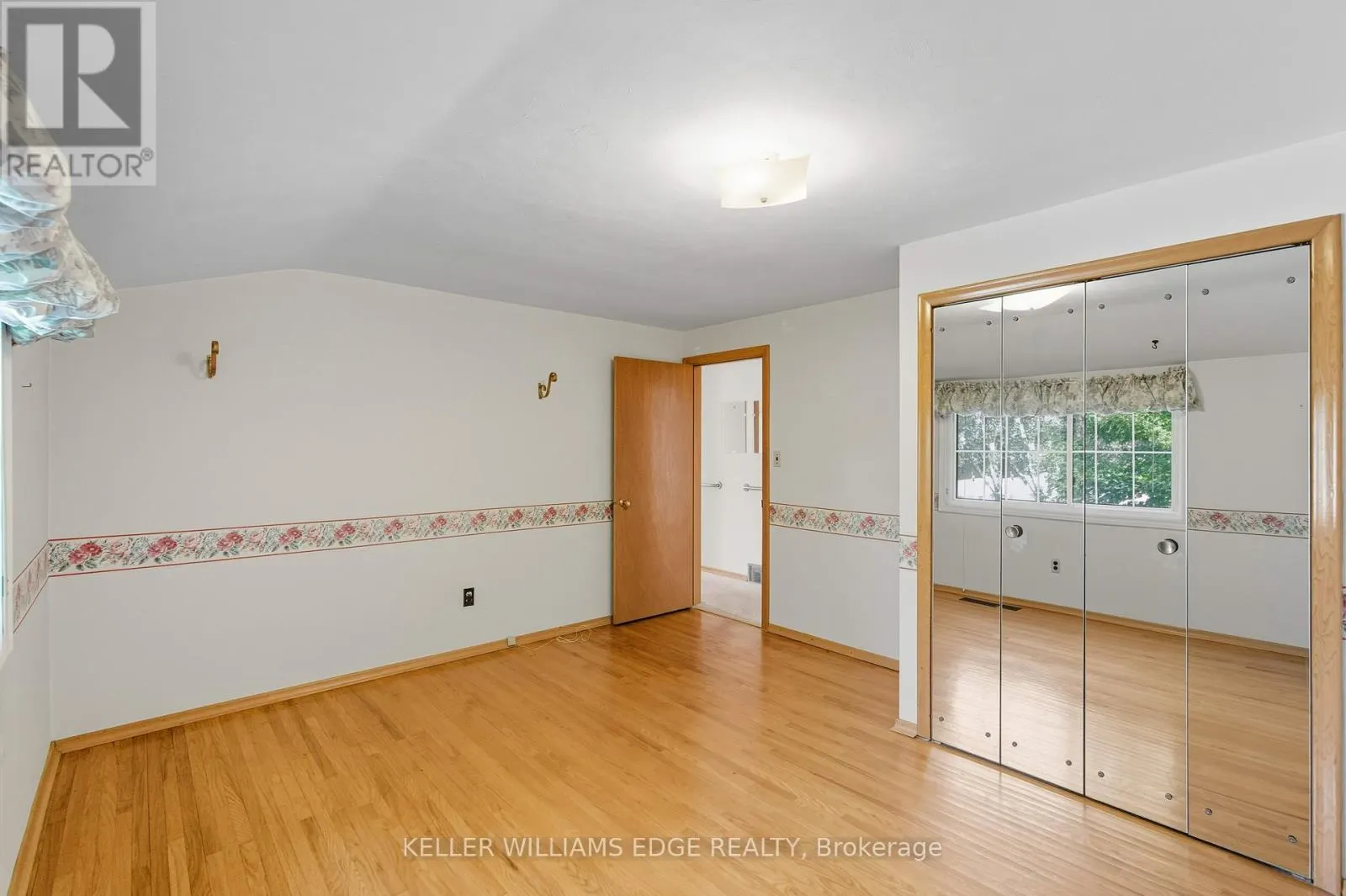 33 GOLDFINCH ROAD