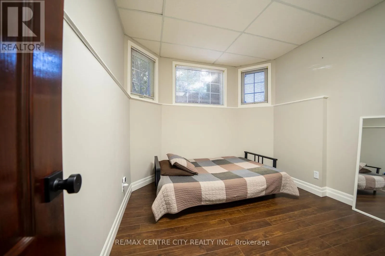 495 RIVERVIEW DRIVE